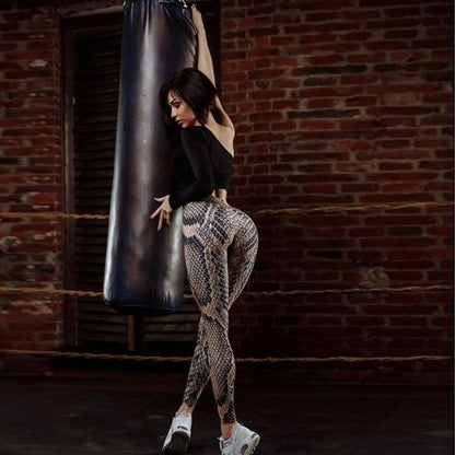 Women's polyester leggings with a snakeskin pattern: a tight fit with a push-up effect