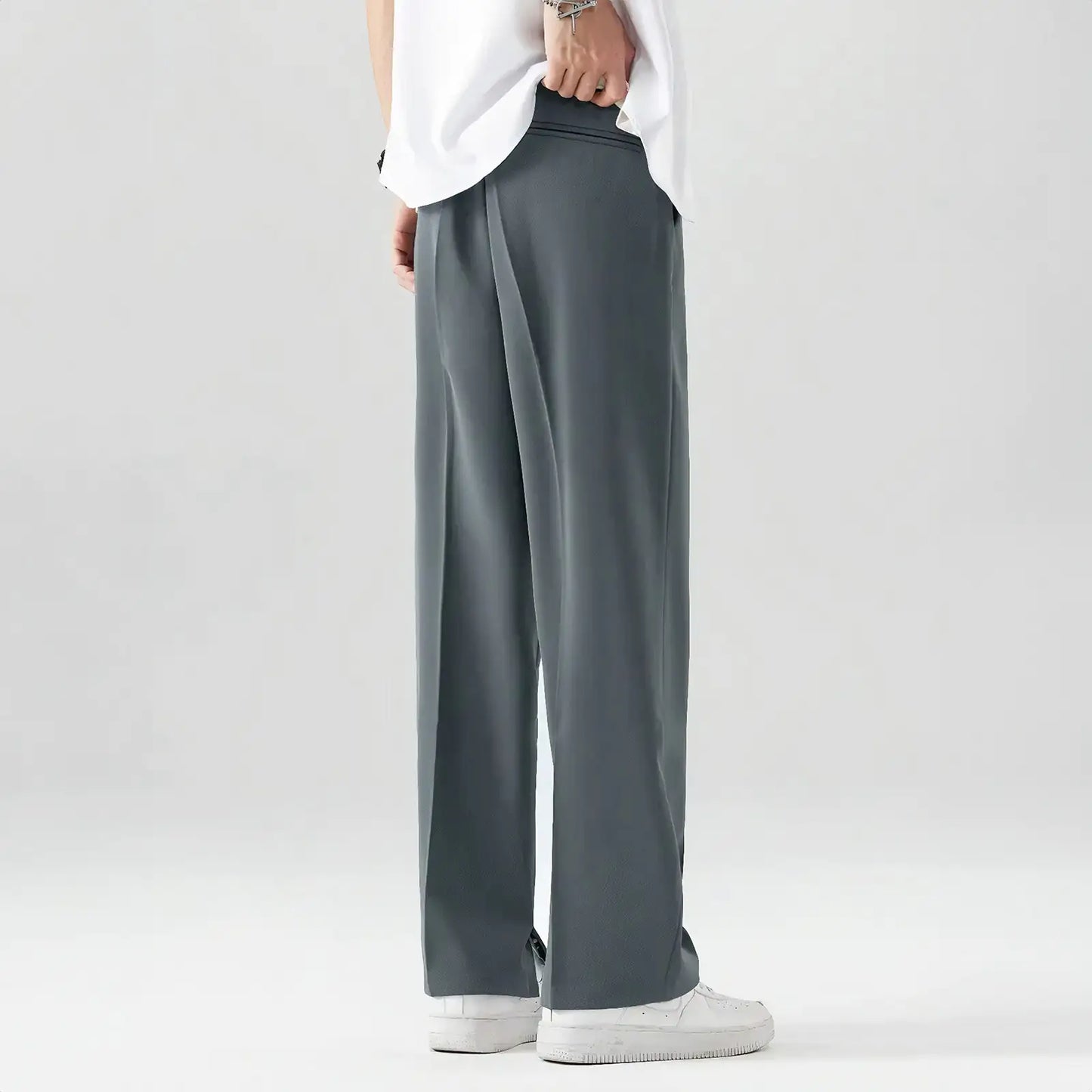 Elegant trousers with straight legs