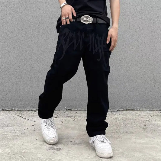 Streetwear with embroidery on baggy jeans