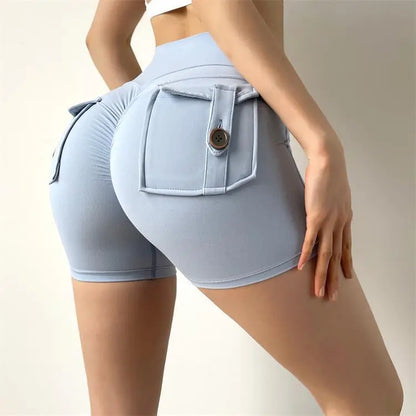 Sports shorts at the waist with pockets