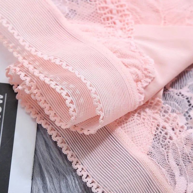 Seamless lace panties made of ice silk with a medium waist