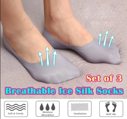 Breathable non-slip socks with ice