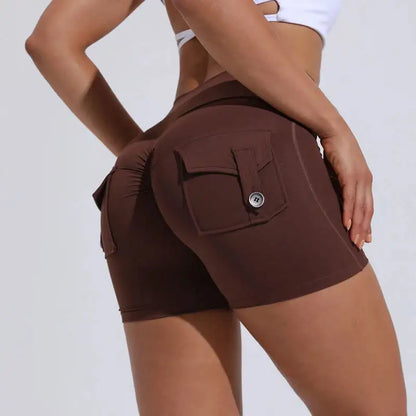 Sports shorts at the waist with pockets