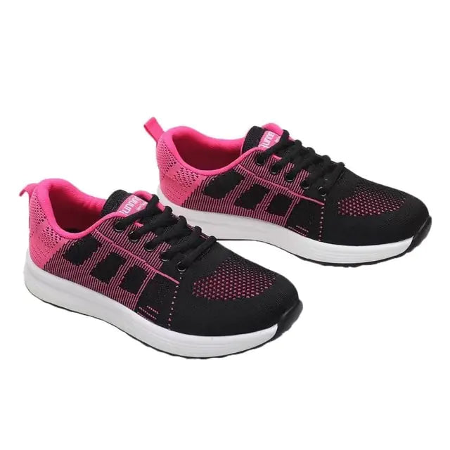 Women's flat-soled sneakers made of breathable mesh